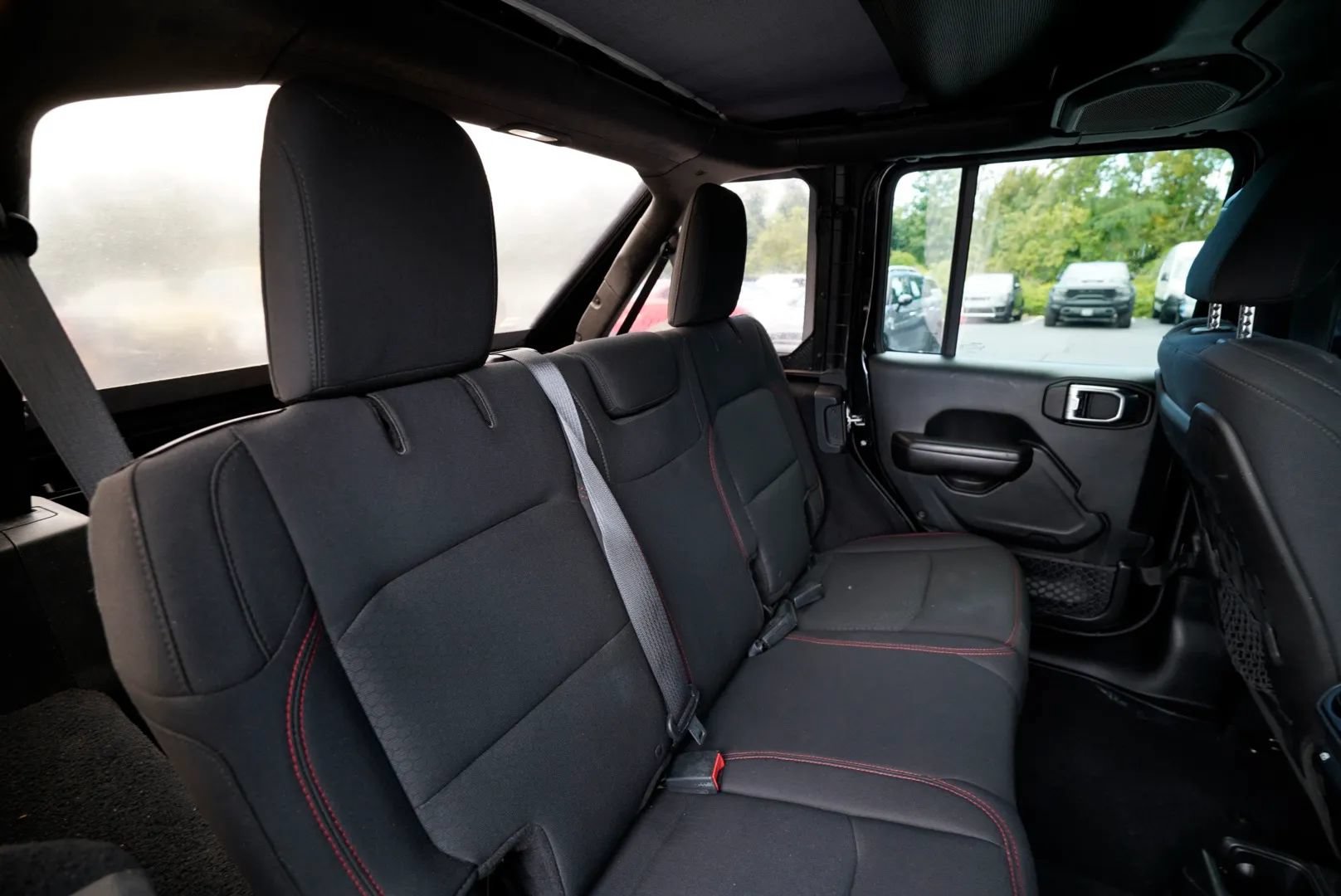 Used 2018 Jeep Wrangler Unlimited Rubicon AWD/4WD image 30