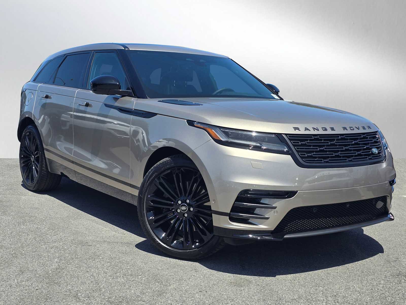 Certified 2026 Land Rover Range Rover Velar Dynamic SE image 7