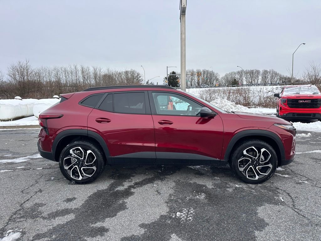 Certified 2024 Chevrolet Trax RS FWD image 3