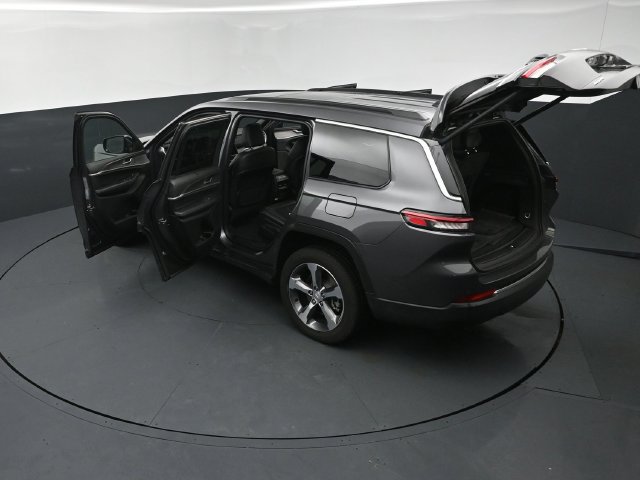 Used 2025 Jeep Grand Cherokee L Limited w/ Luxury Tech Group II AWD/4WD image 28