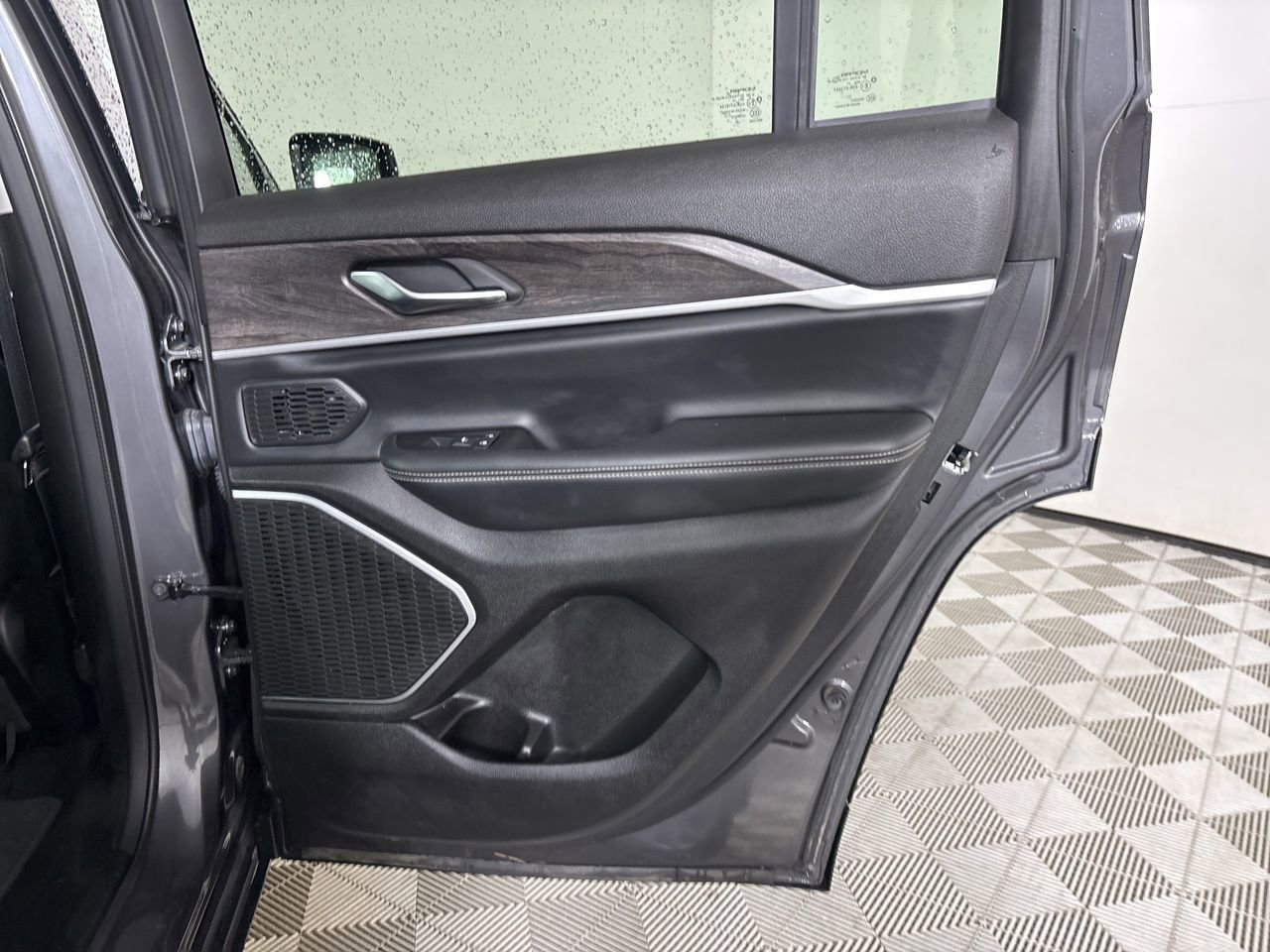 Used 2022 Jeep Grand Cherokee Limited w/ MOPAR Finishing Package AWD/4WD image 26