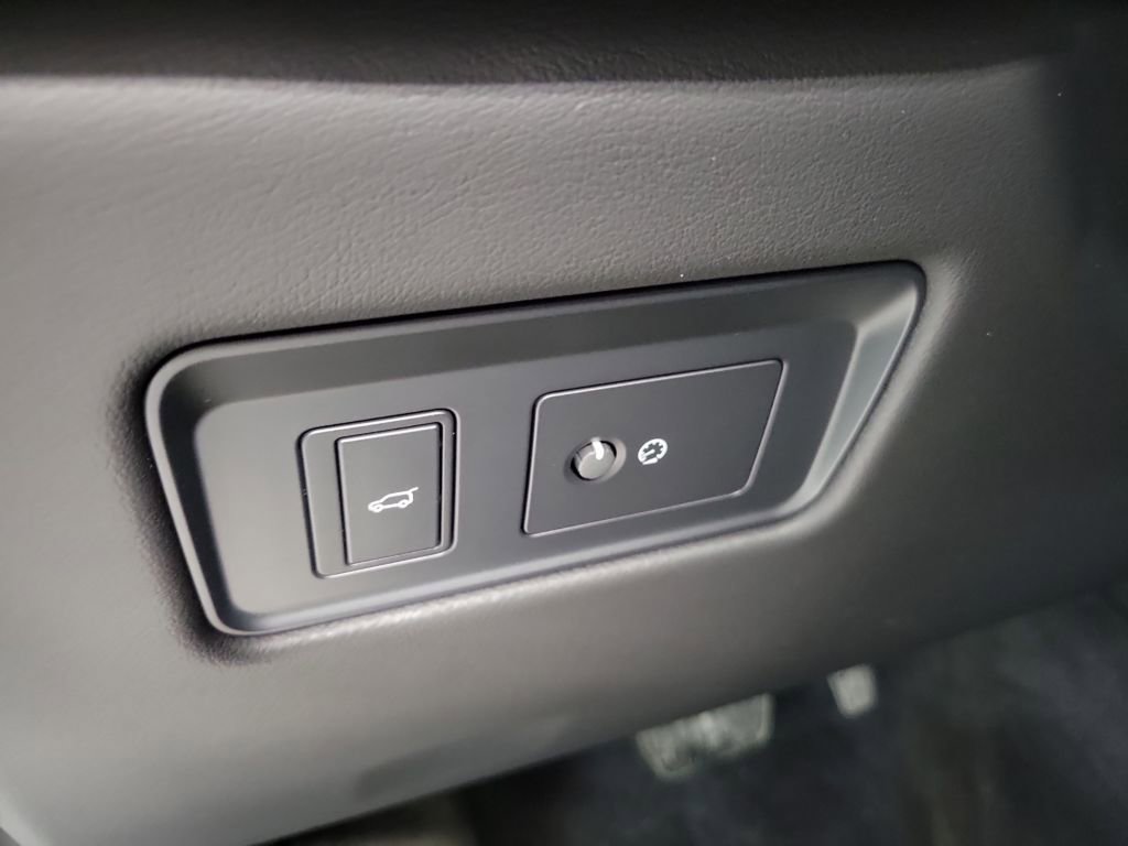 Used 2025 Jaguar F-PACE R-Dynamic S image 34