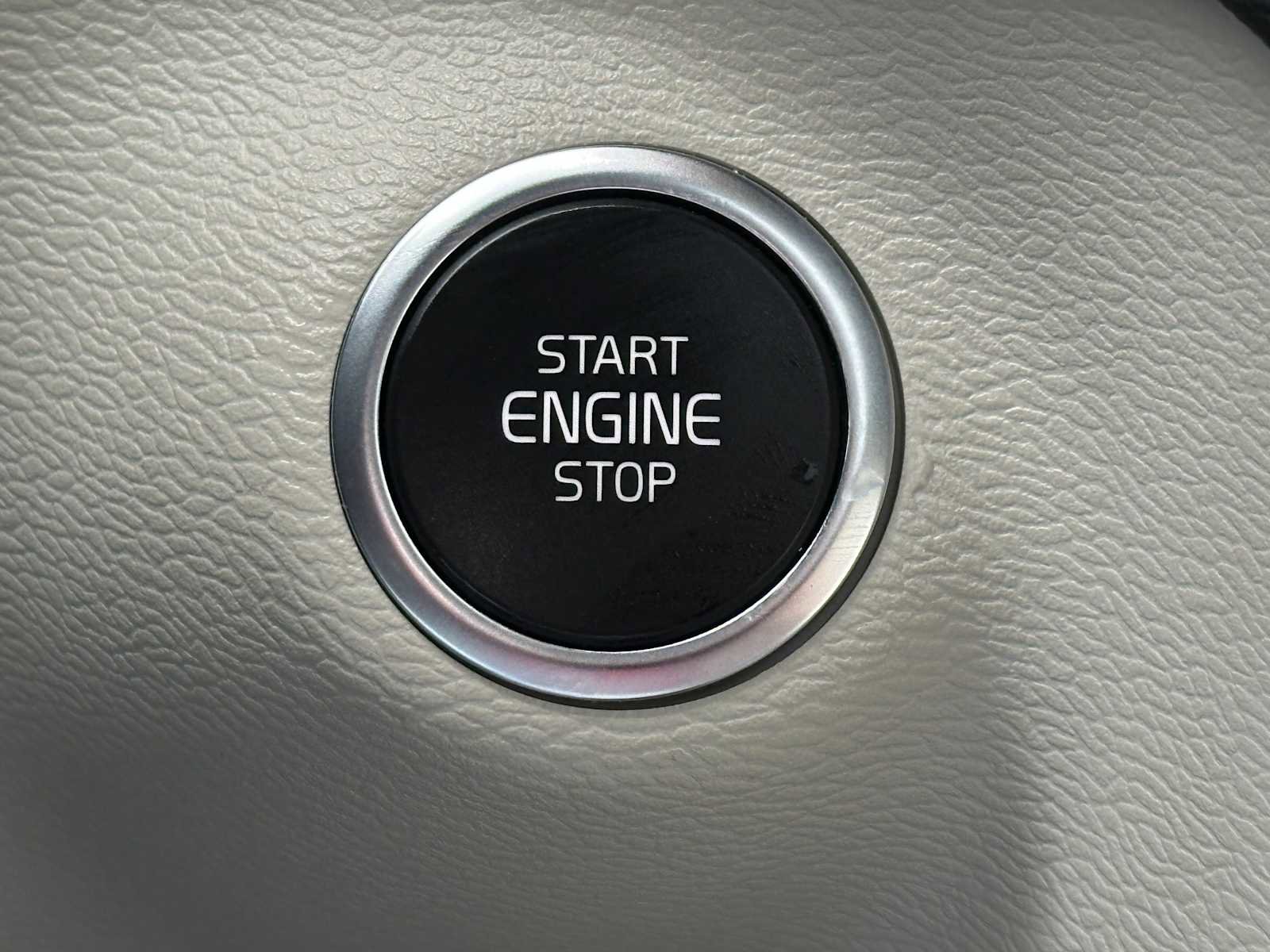 Certified 2023 Volvo XC40 B5 Plus w/ Protection Package Premier image 33