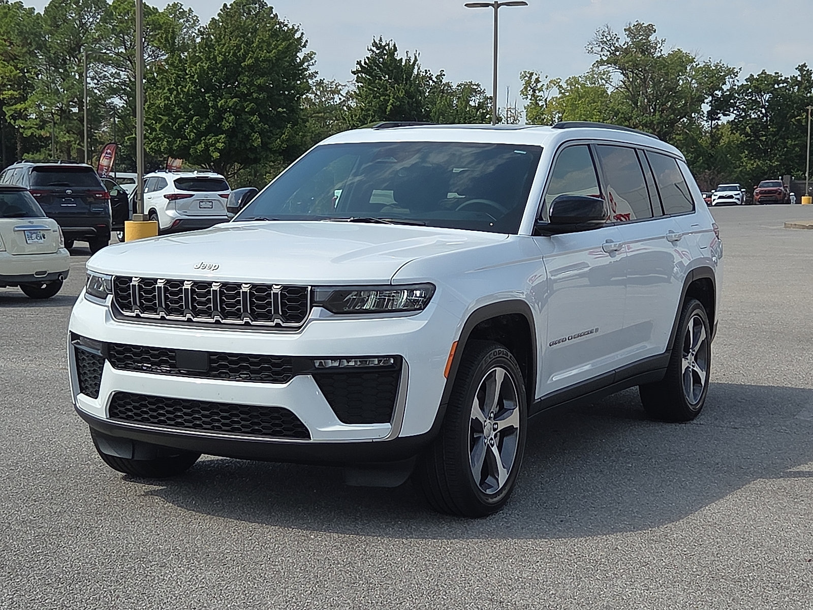 Used 2026 Jeep Grand Cherokee L Limited w/ Trailer Tow Package AWD/4WD image 2