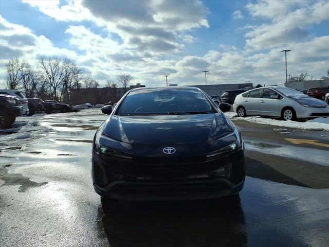 Used 2024 Toyota Prius LE image 2