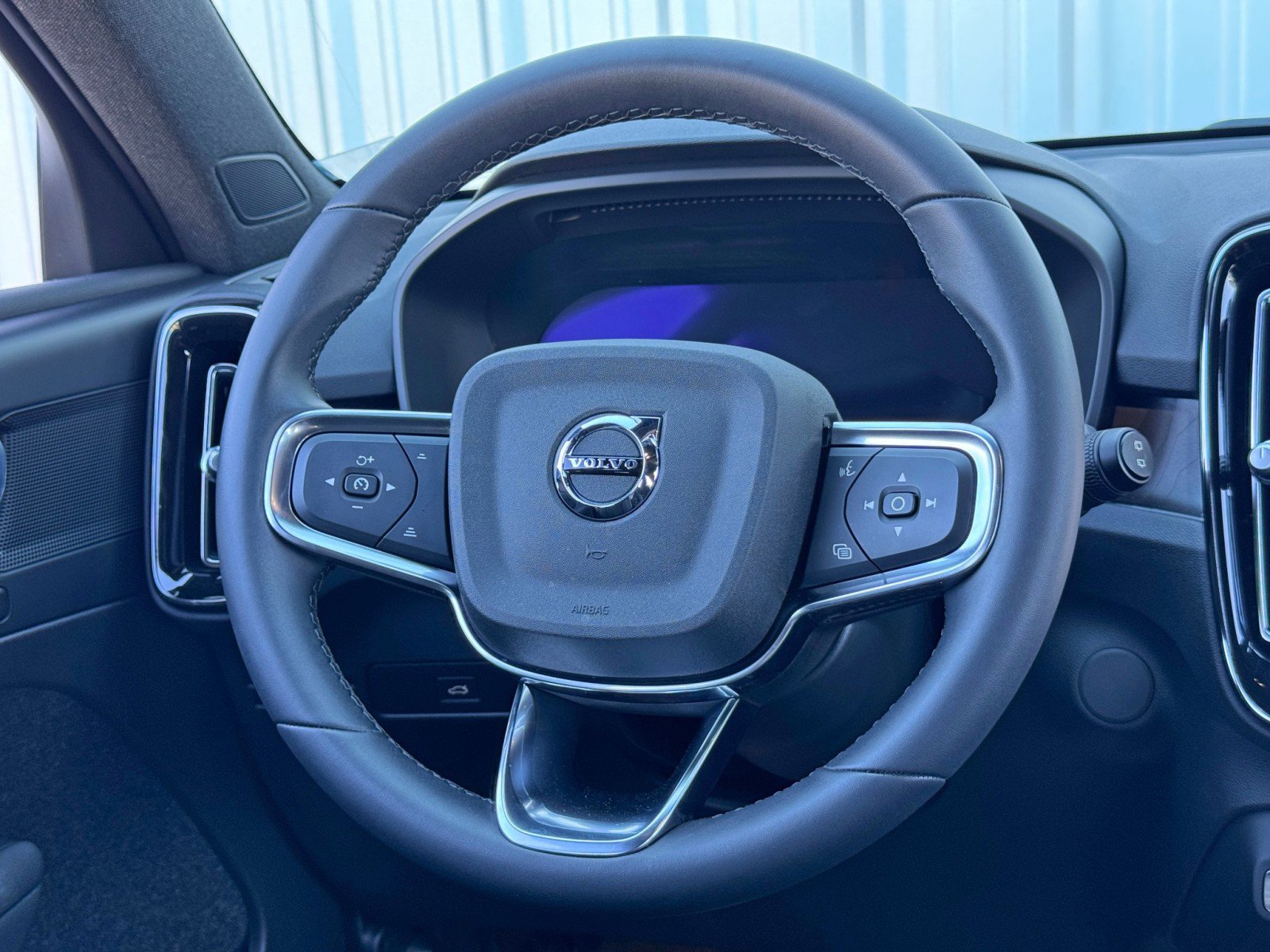 Used 2023 Volvo XC40 Recharge Plus w/ Protection Package Premier image 20