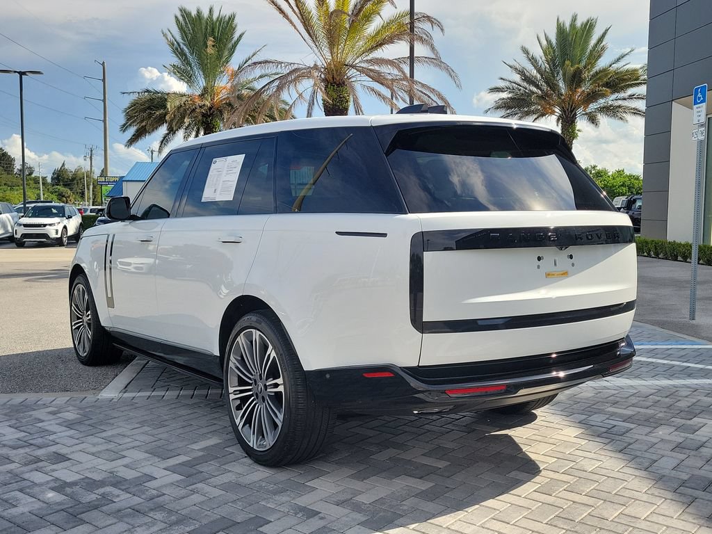 Used 2025 Land Rover Range Rover Long Wheelbase SE AWD/4WD image 3