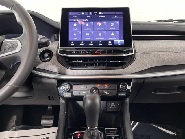 Used 2022 Jeep Compass Latitude FWD image 26