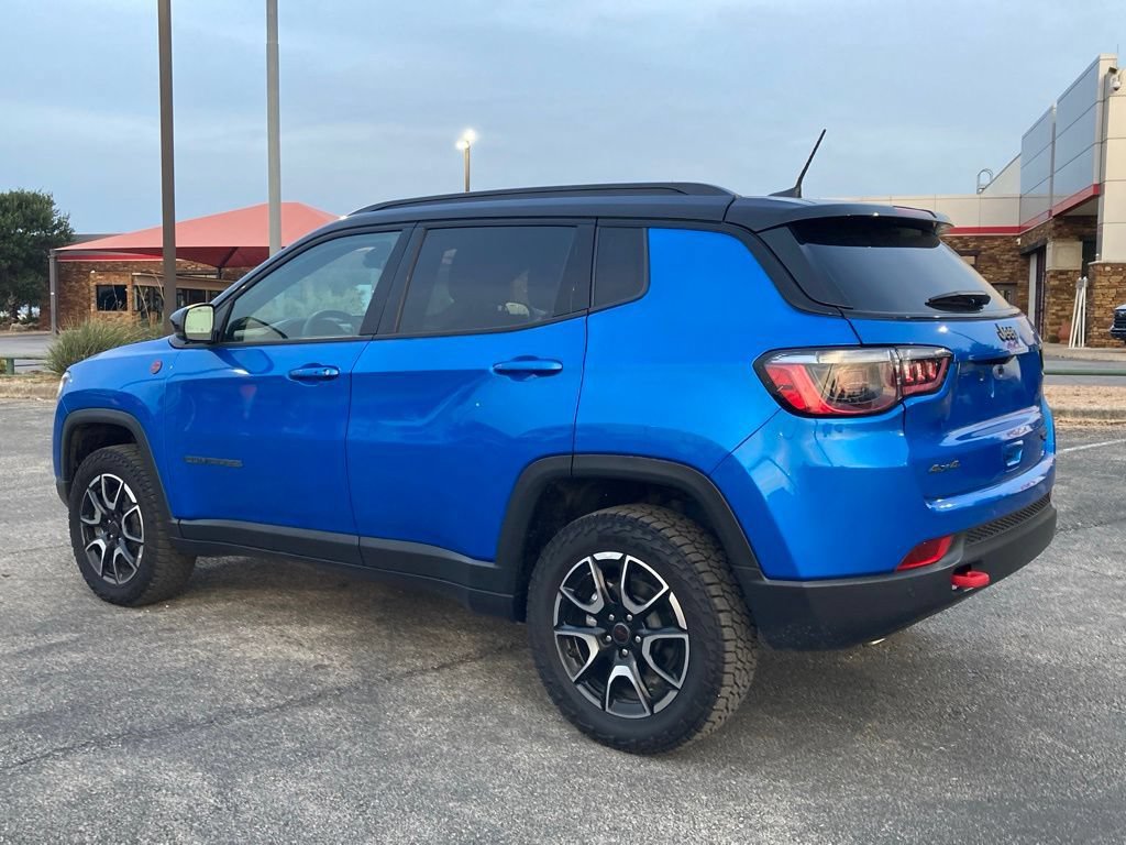 Used 2025 Jeep Compass Trailhawk AWD/4WD image 4