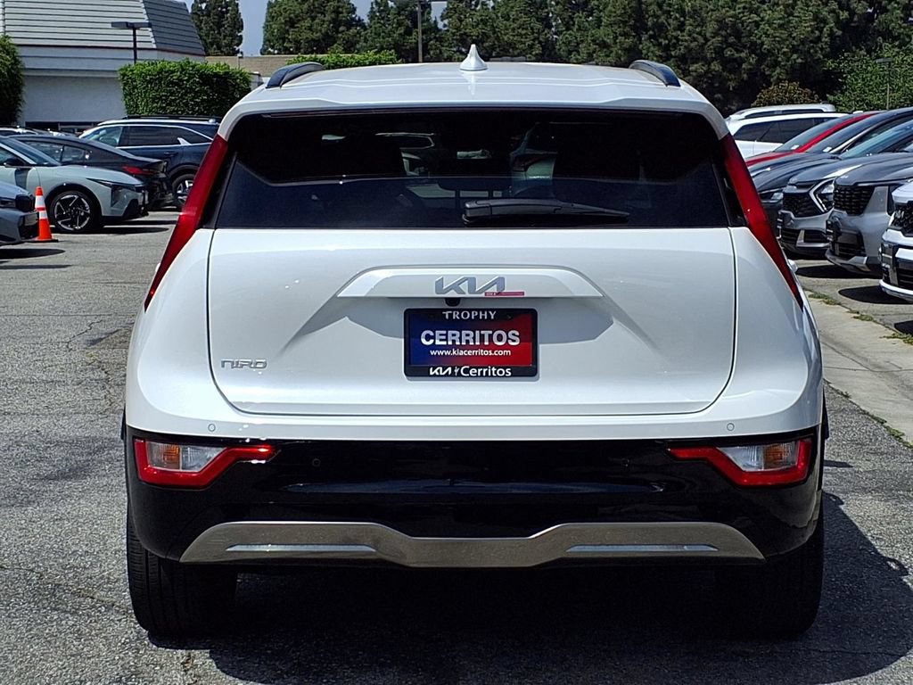 Certified 2024 Kia Niro Wind FWD image 5