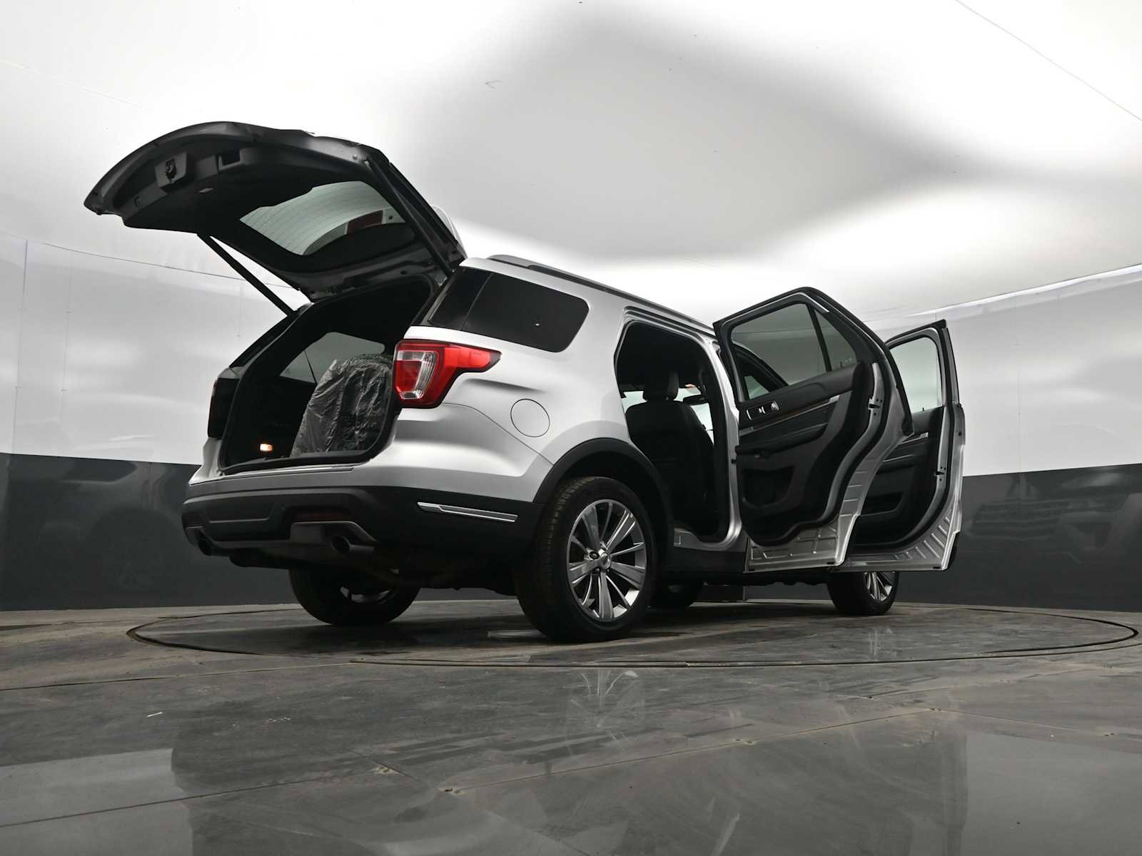 Used 2018 Ford Explorer Limited image 42