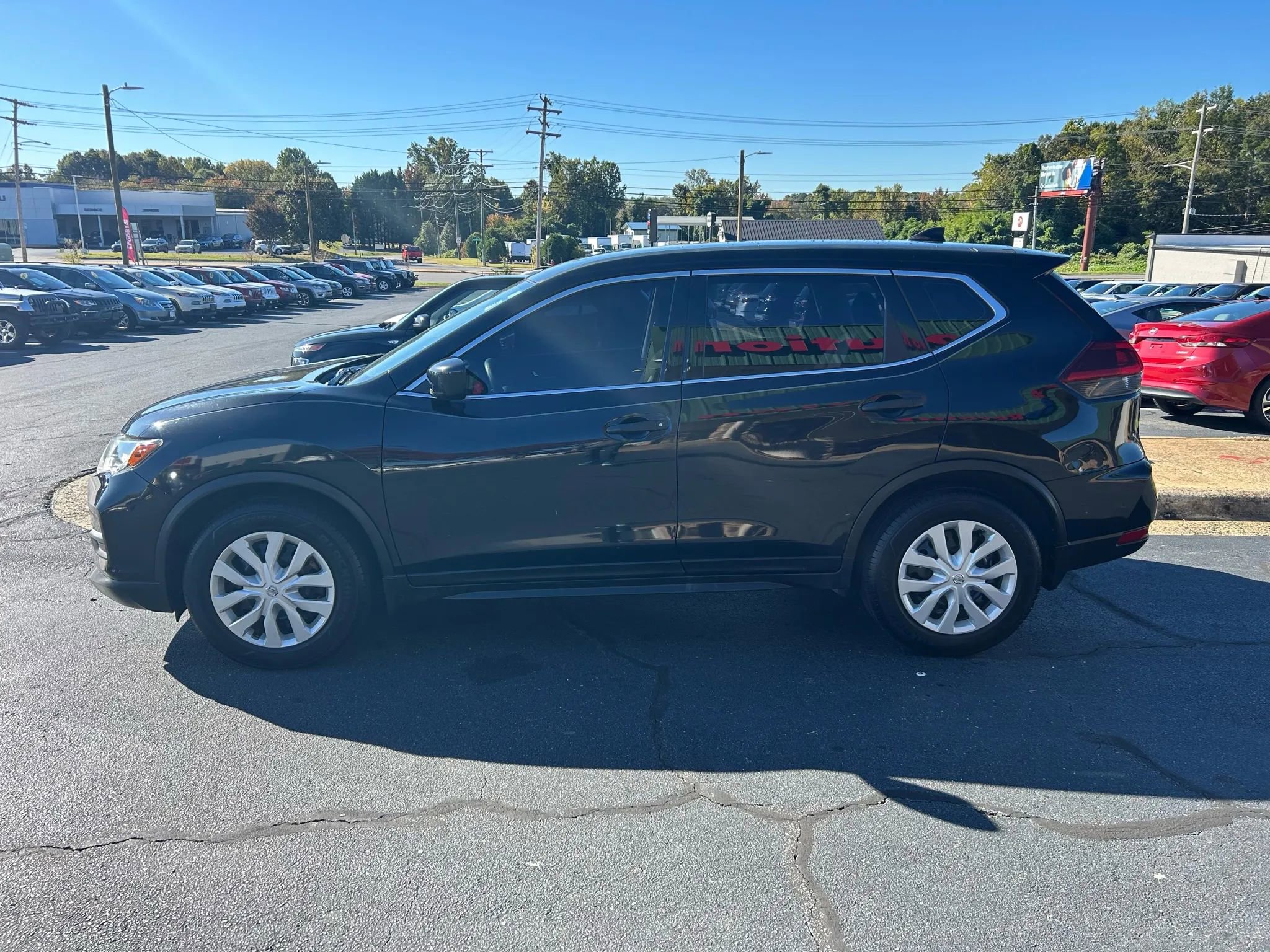 Used 2018 Nissan Rogue S image 4