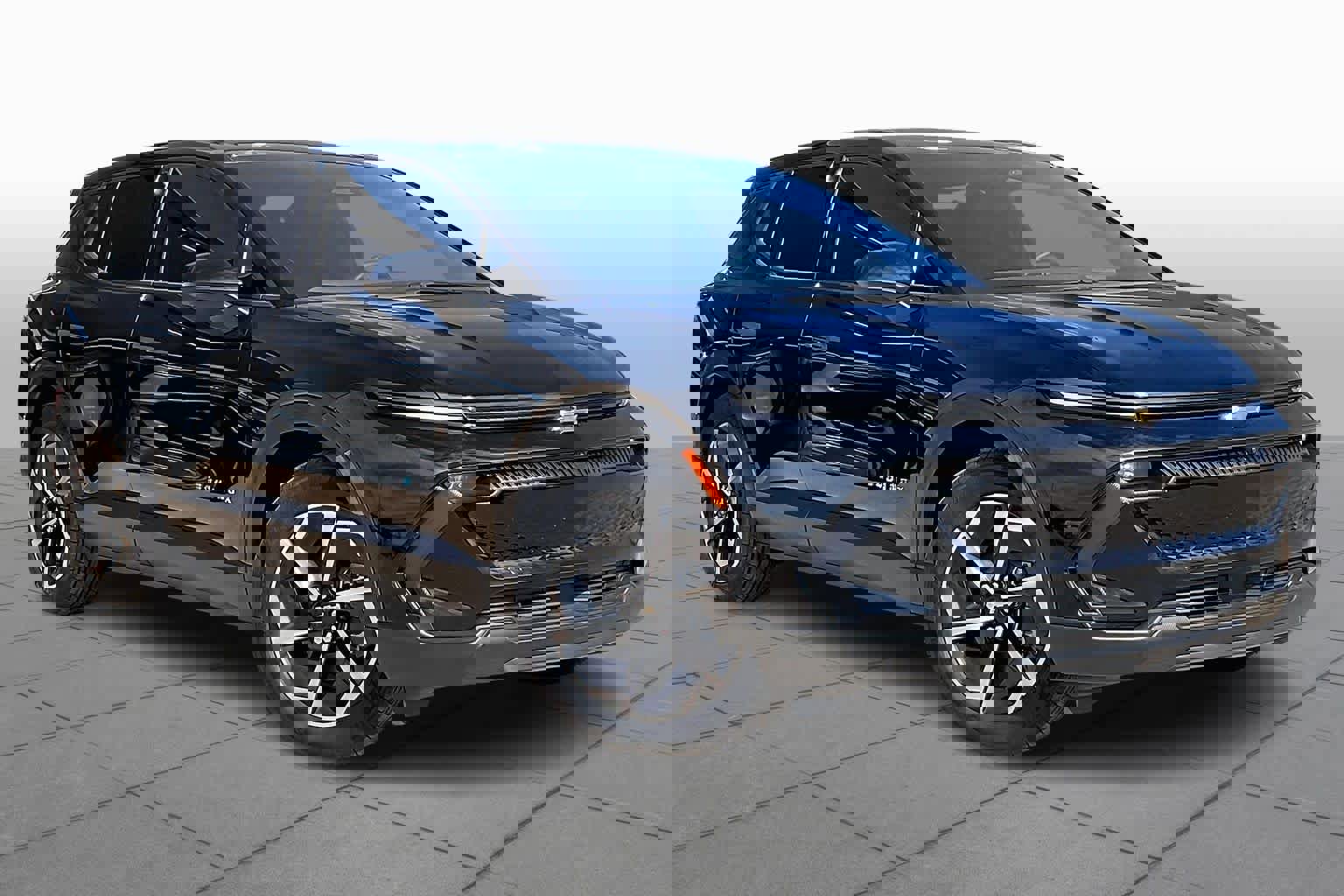 Certified 2025 Chevrolet Equinox EV LT w/ Comfort Package image 3