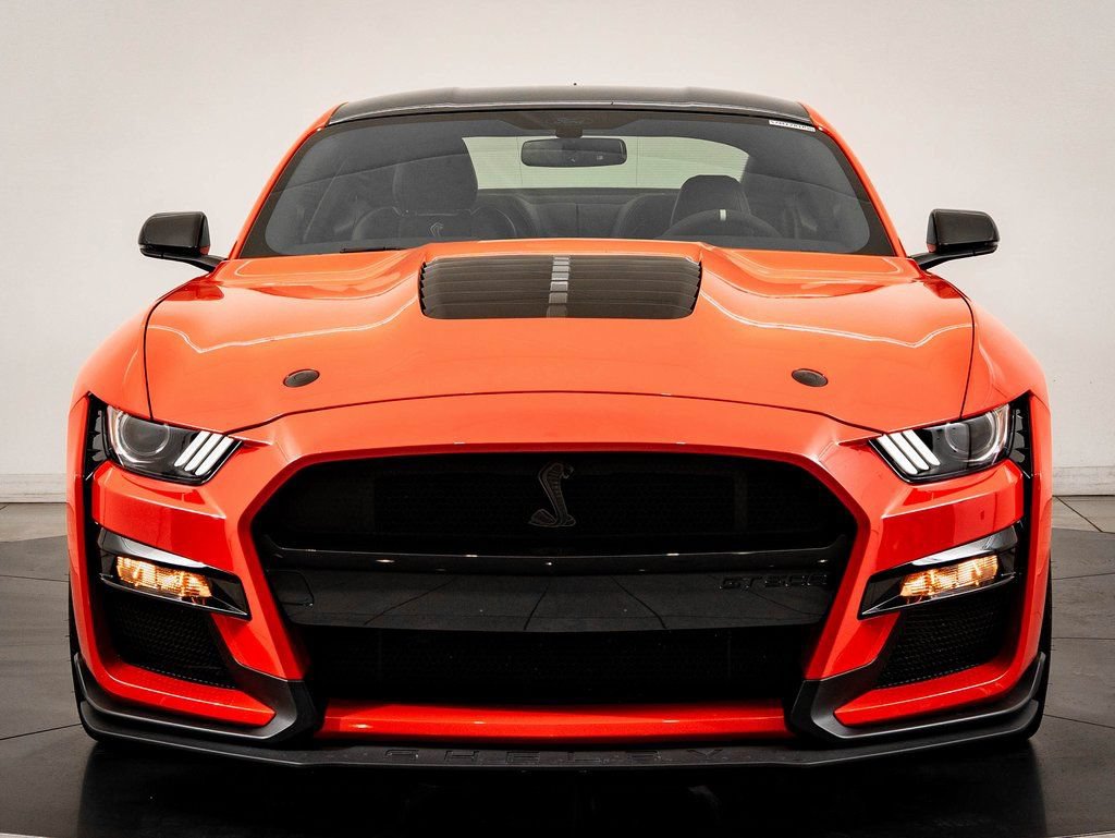Used 2022 Ford Mustang Shelby GT500 w/ Technology Package RWD image 2
