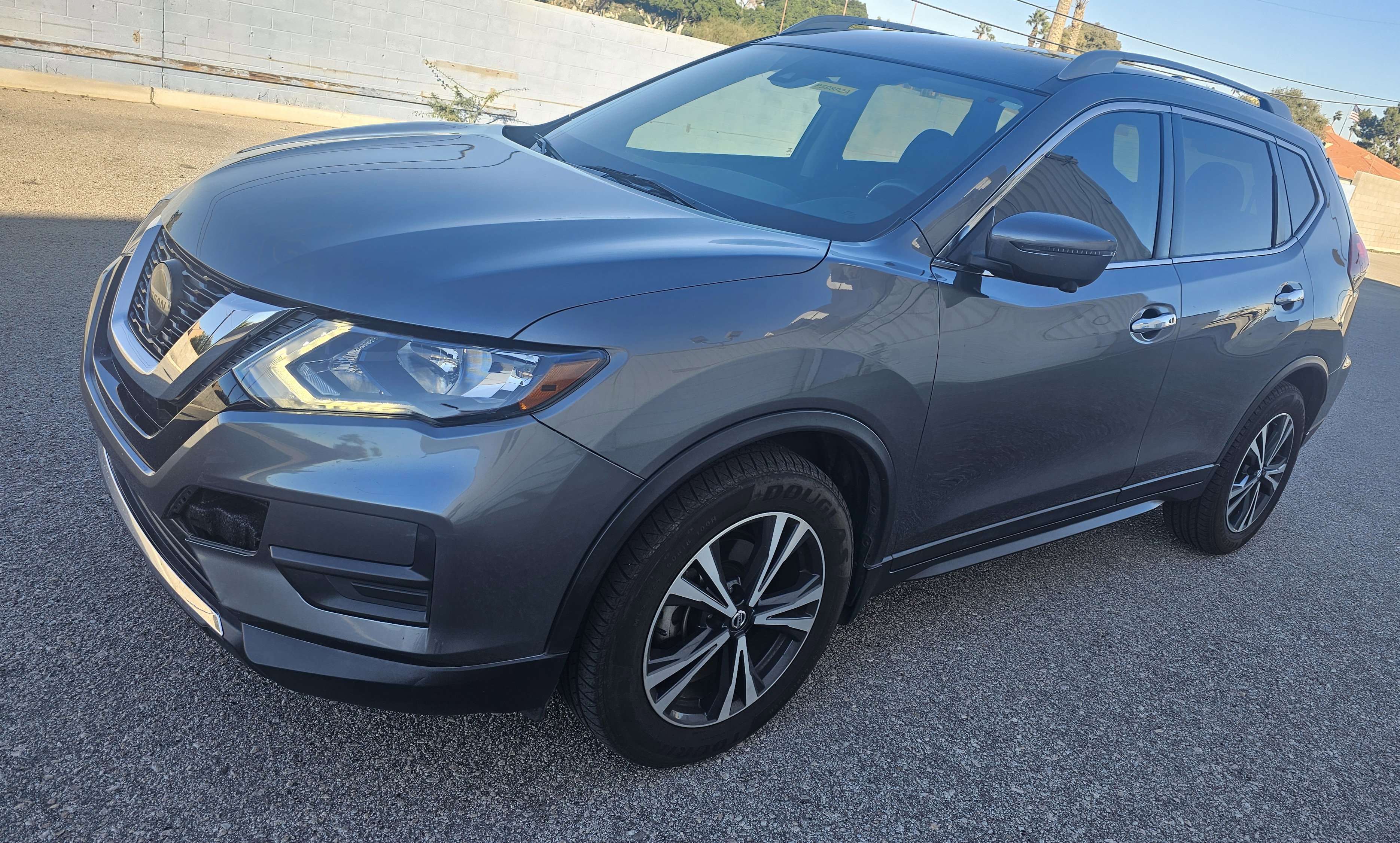 Used 2020 Nissan Rogue SV w/ Premium Package image 1