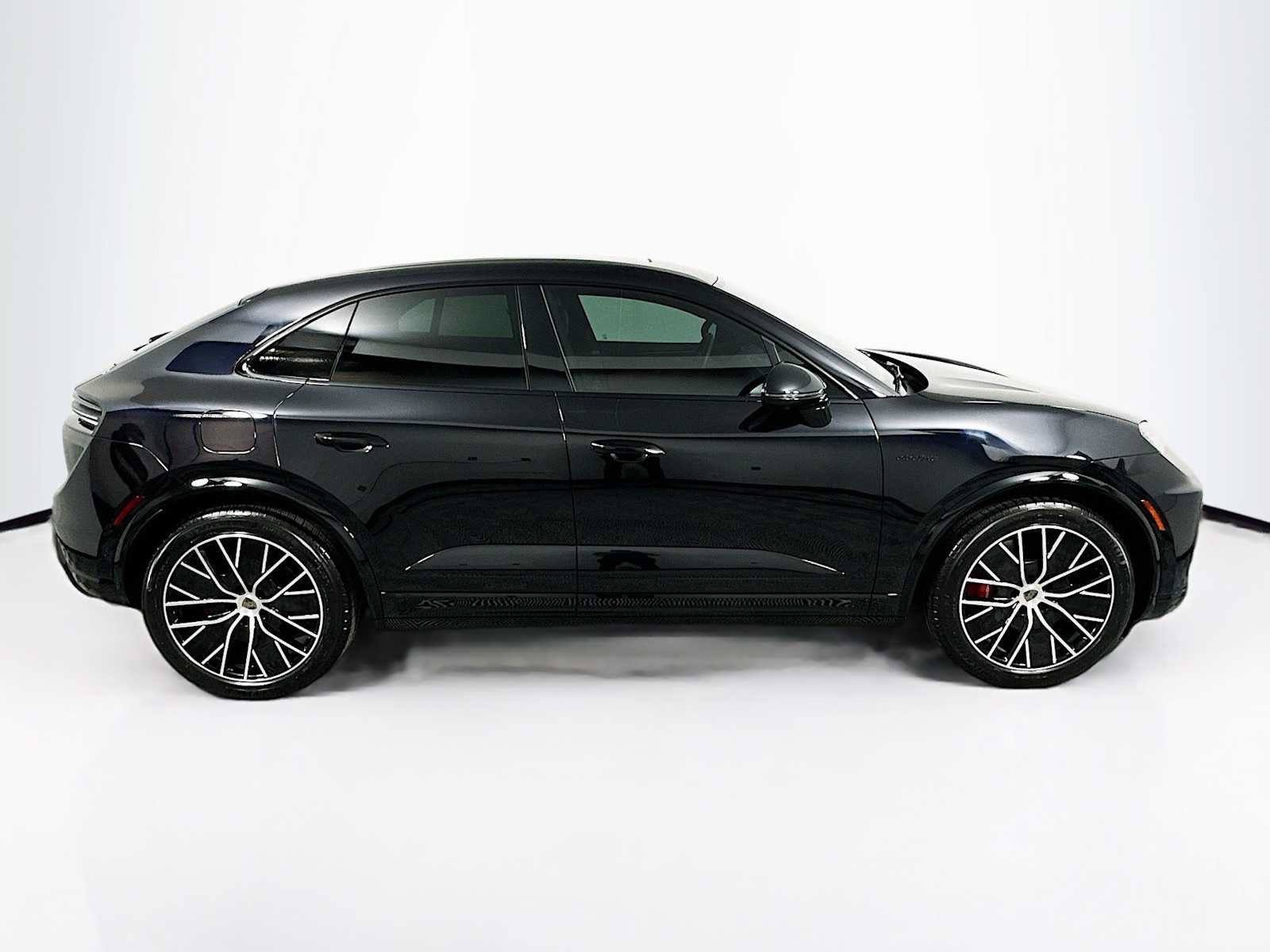 Used 2025 Porsche Macan Turbo Electric AWD/4WD image 8