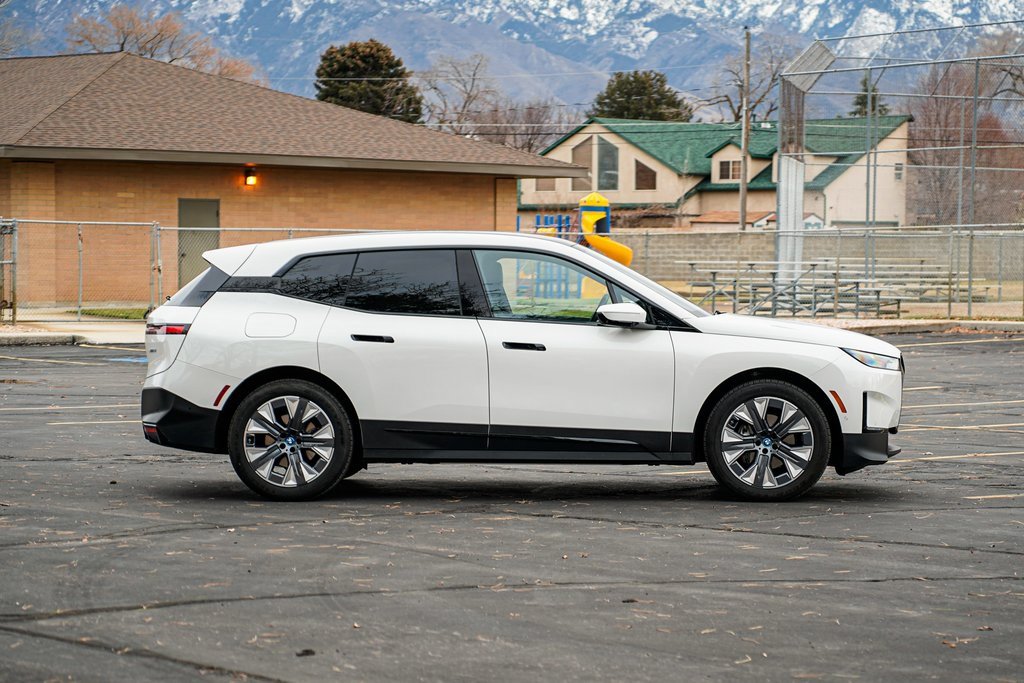 Used 2025 BMW iX xDrive50 image 4