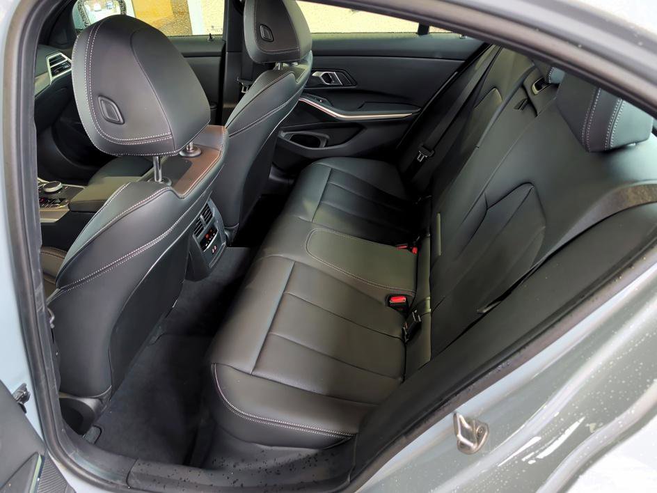 Used 2026 BMW 330i xDrive Sedan image 9