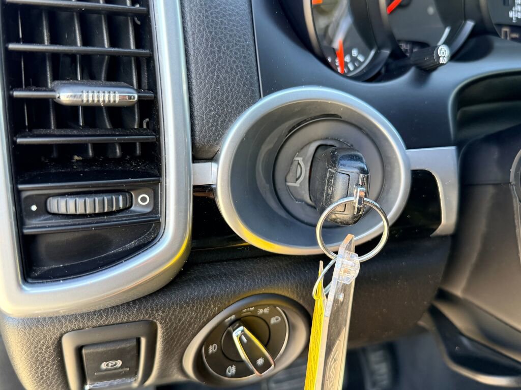 Used 2016 Porsche Cayenne image 6