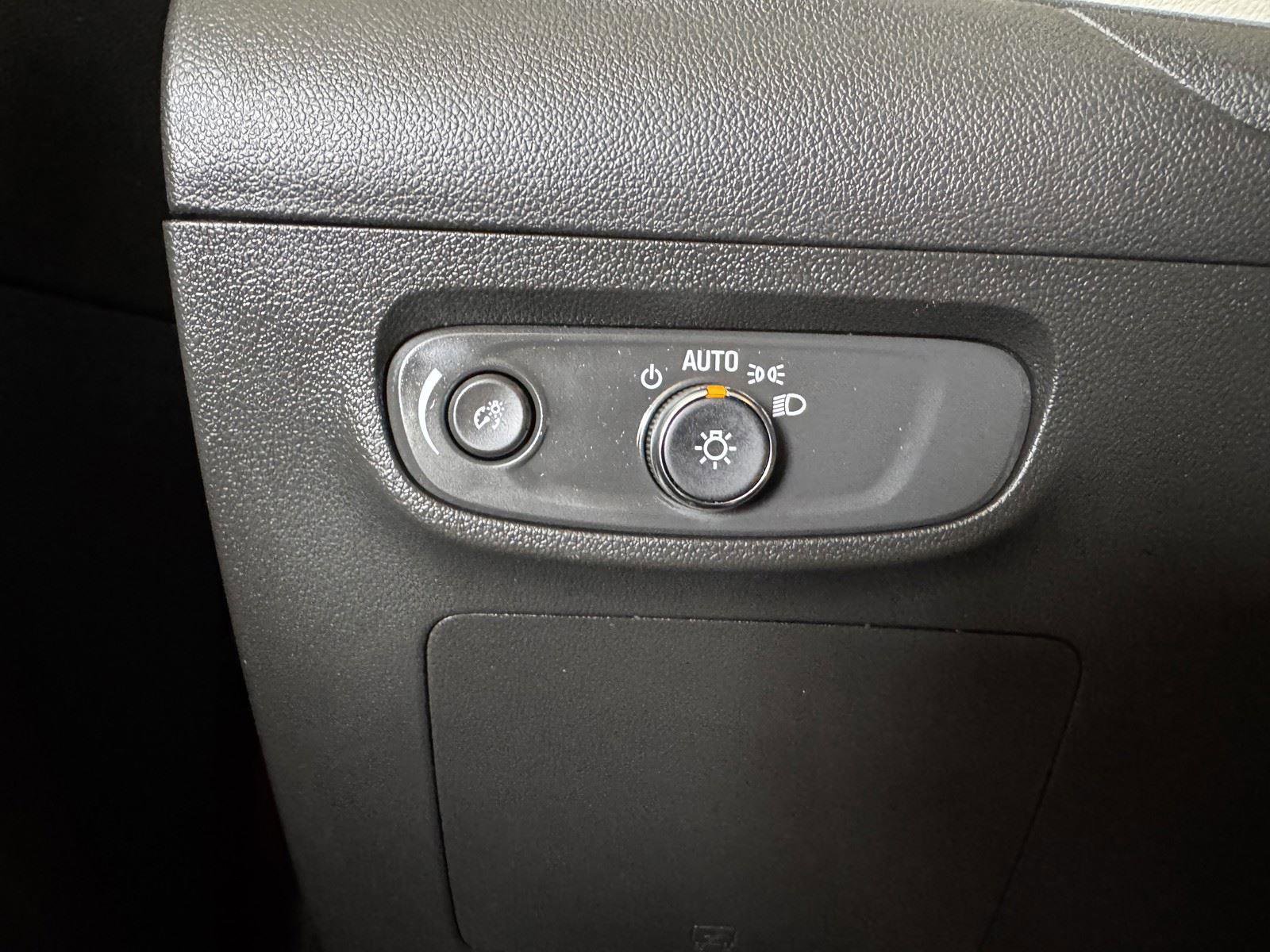 Used 2024 Buick Encore GX Avenir w/ Avenir Technology Package FWD image 22