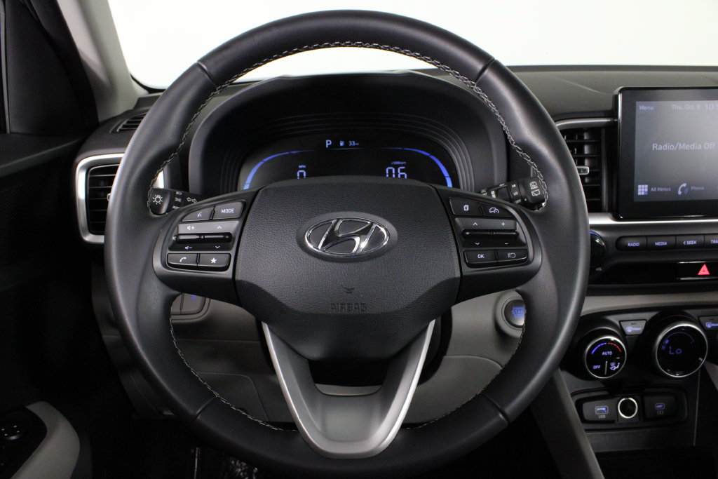 Certified 2025 Hyundai Venue SEL FWD image 10