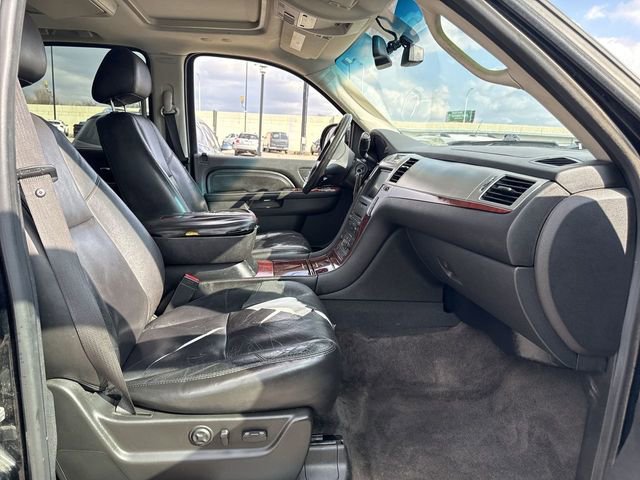 Used 2010 Cadillac Escalade Luxury image 18