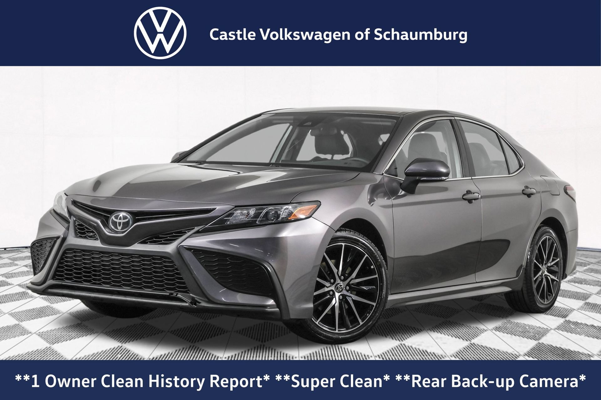 Used 2022 Toyota Camry SE FWD image 1