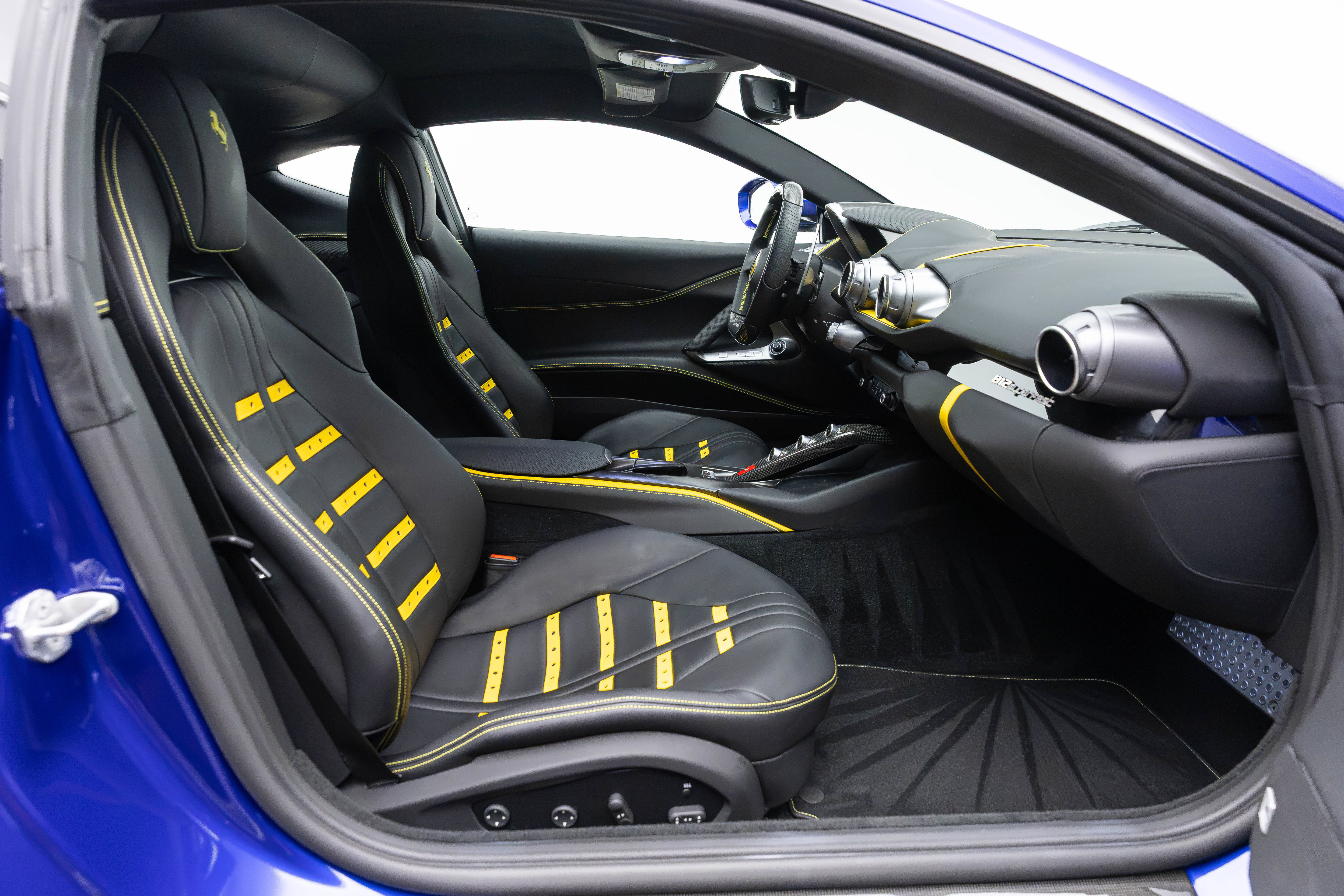 Used 2020 Ferrari 812 Superfast RWD image 60