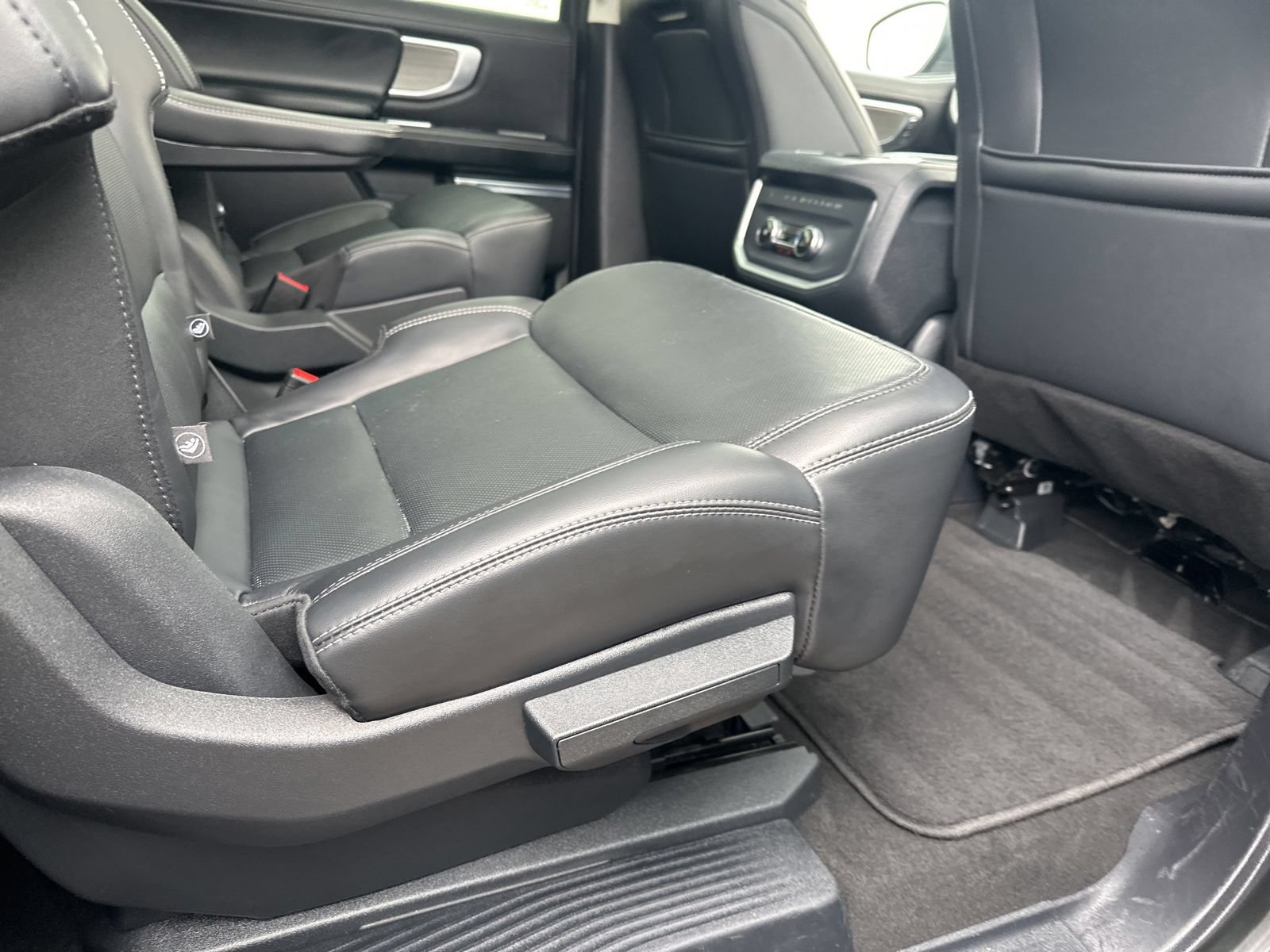 Used 2025 Ford Expedition Max Platinum AWD/4WD image 39