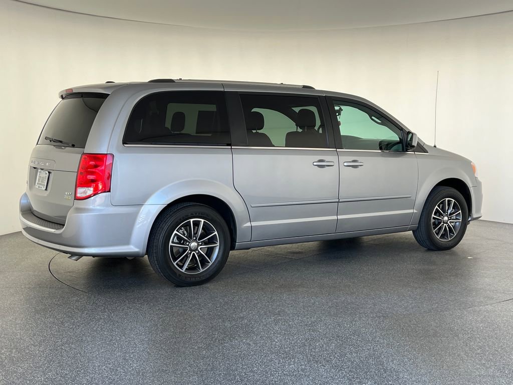 Used 2017 Dodge Grand Caravan SXT w/ Rear Park Assist Package FWD image 3