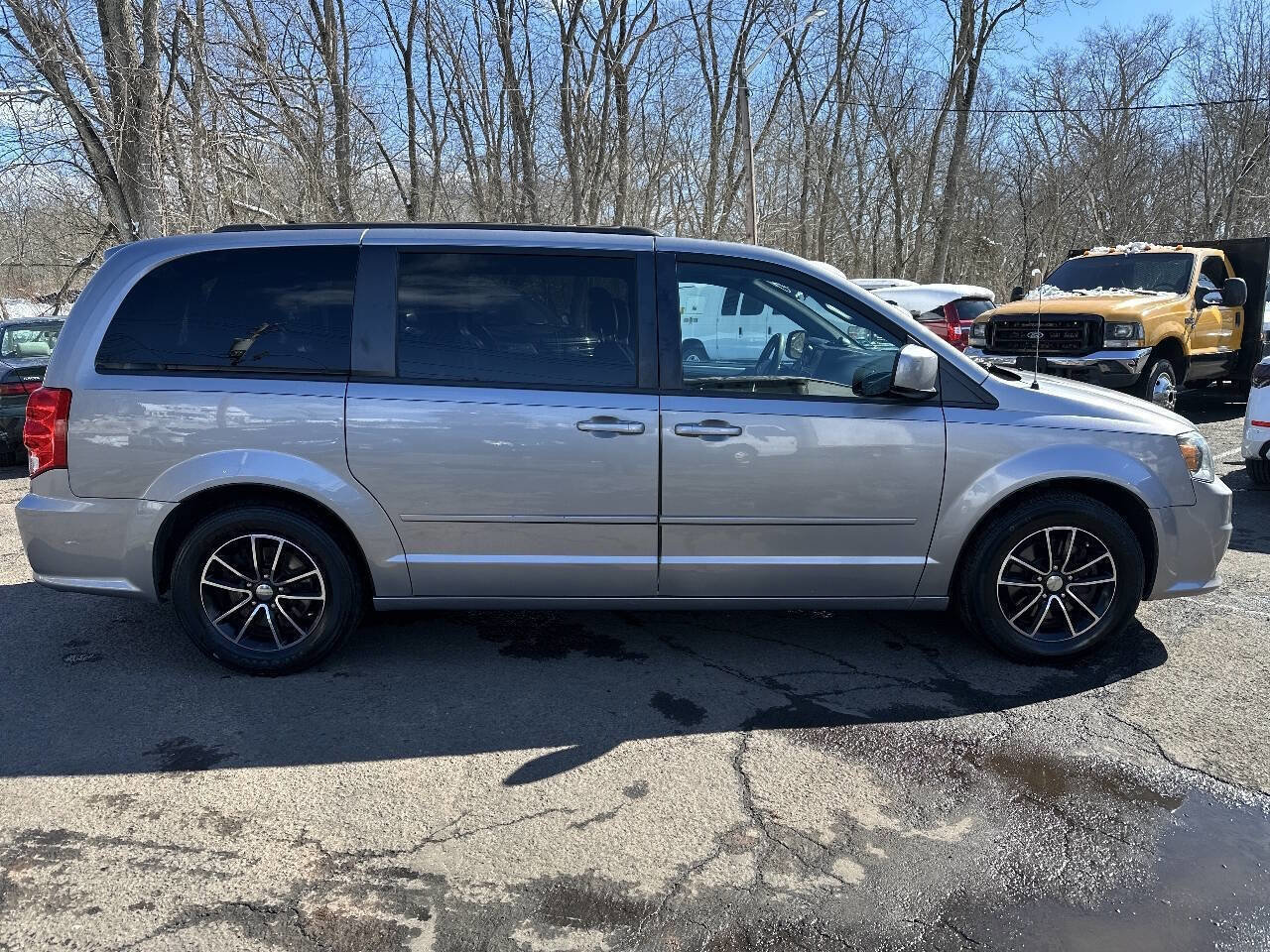 Used 2016 Dodge Grand Caravan R/T image 4