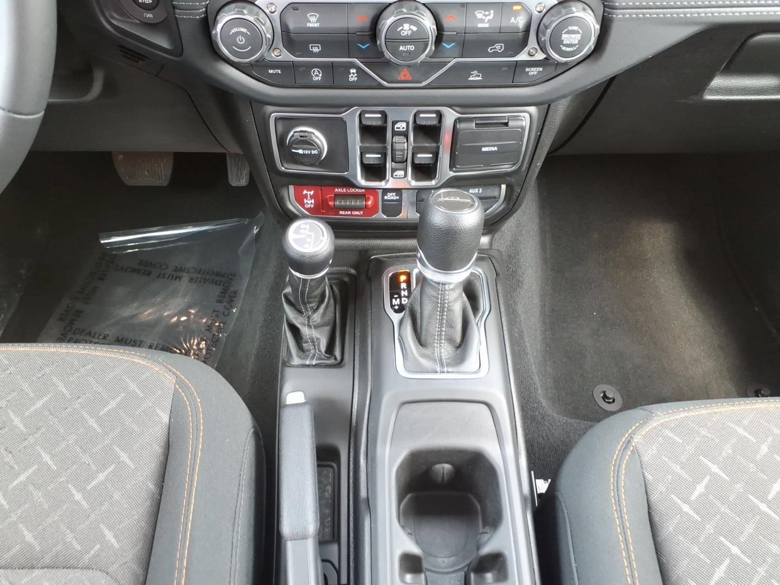 Used 2026 Jeep Gladiator Mojave AWD/4WD image 25
