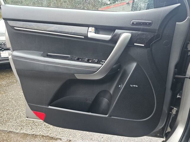 Used 2015 Kia Sorento SX image 18