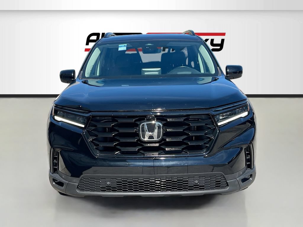 Used 2025 Honda Pilot Elite image 2