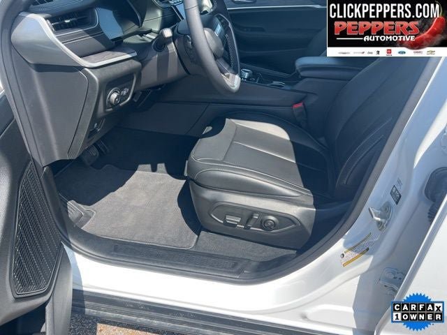 Used 2025 Jeep Grand Cherokee Limited w/ Black Appearance Package AWD/4WD image 12