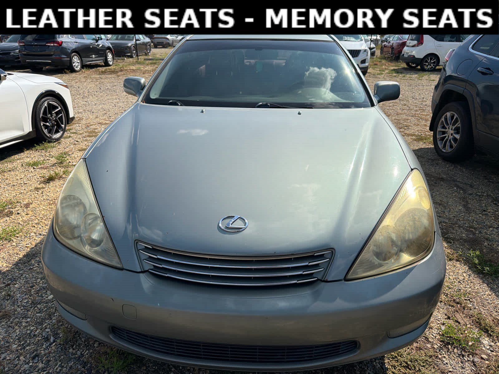 Used 2004 Lexus ES 330 w/ Premium Pkg FWD image 2