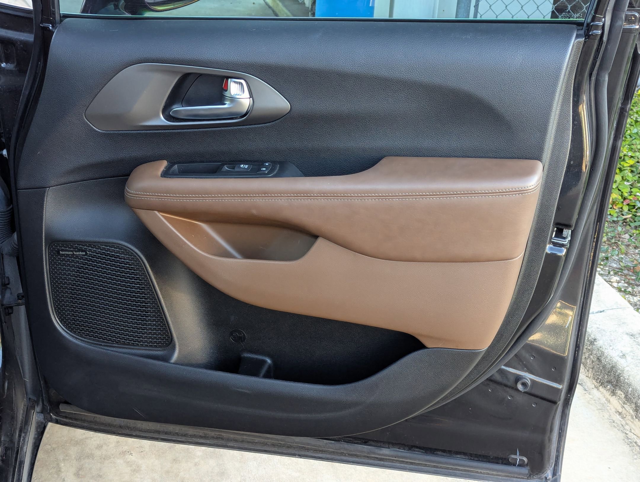 Used 2019 Chrysler Pacifica Limited image 25