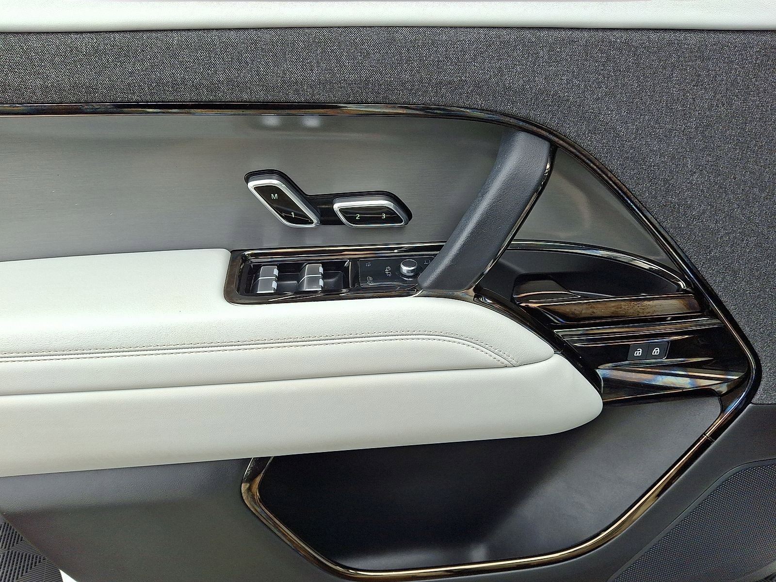 Used 2023 Land Rover Range Rover Sport SE image 4