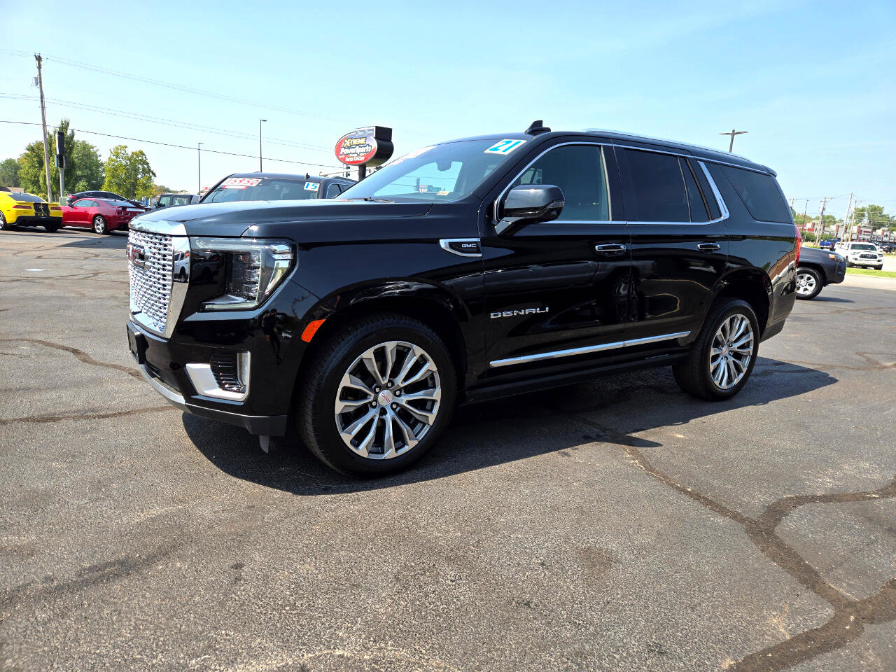 Used 2021 GMC Yukon Denali w/ Denali Premium Package image 3