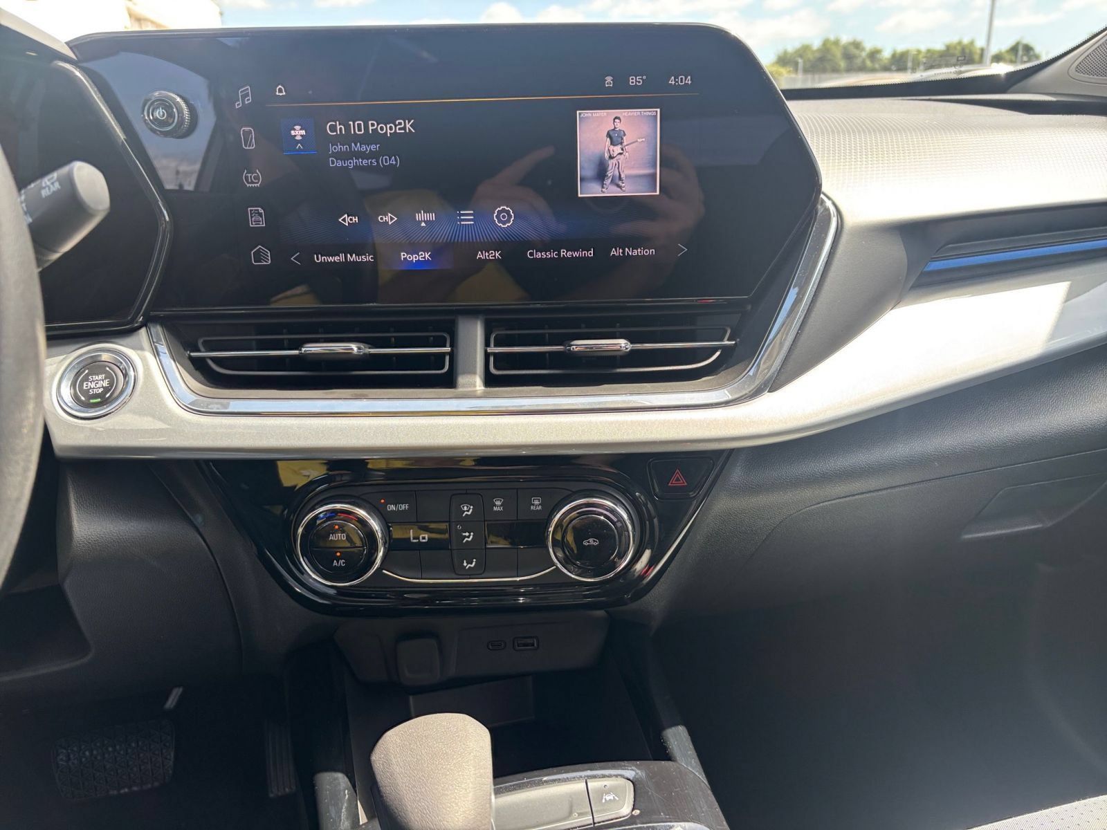 Used 2025 Chevrolet Trax LT FWD image 17