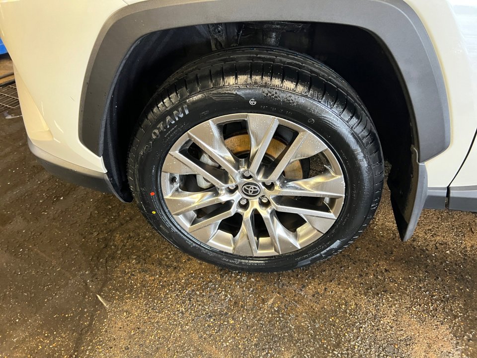 Used 2021 Toyota RAV4 XLE Premium image 31