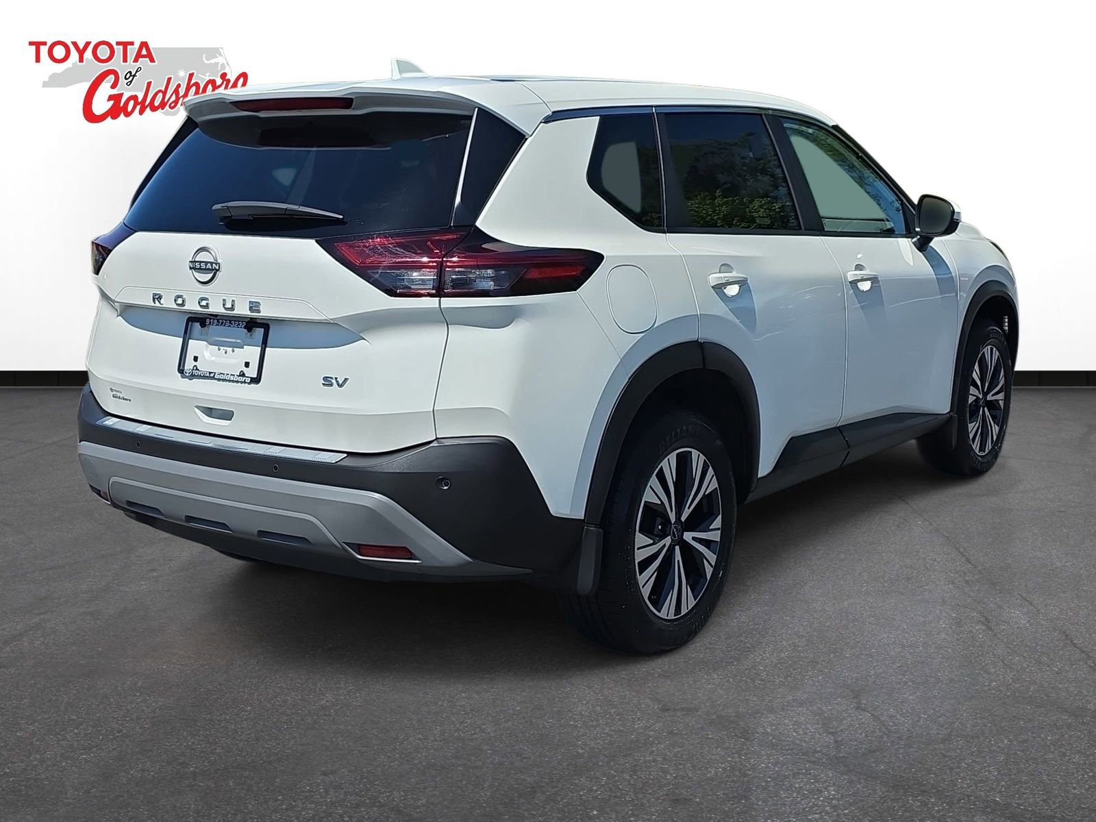 Used 2023 Nissan Rogue SV FWD image 5
