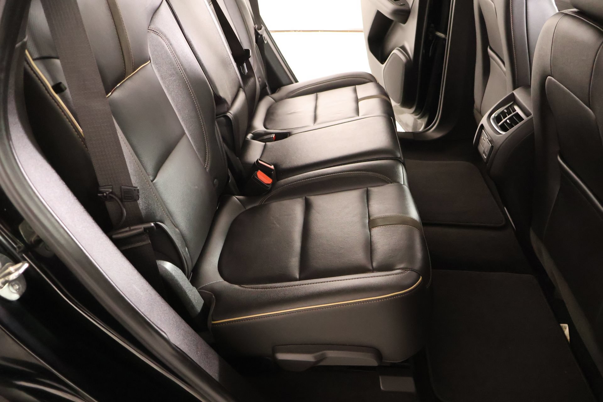 Used 2019 Chevrolet Blazer Premier w/ Sun and Wheels Package FWD image 15