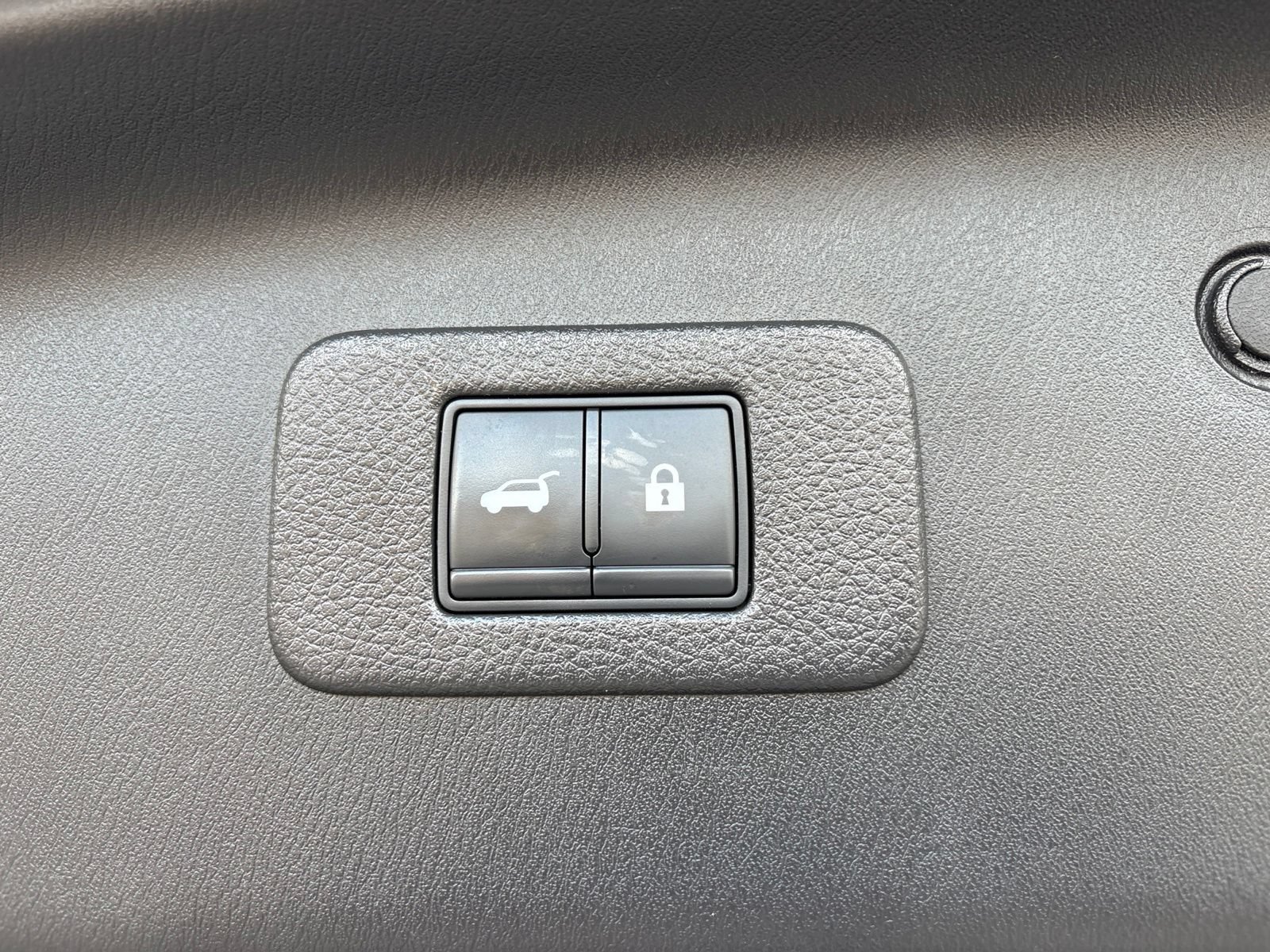 Used 2022 Nissan Armada Platinum w/ Captain's Chairs Package RWD image 21
