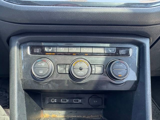 Used 2018 Volkswagen Tiguan SE w/ Panoramic Sunroof Package FWD image 18