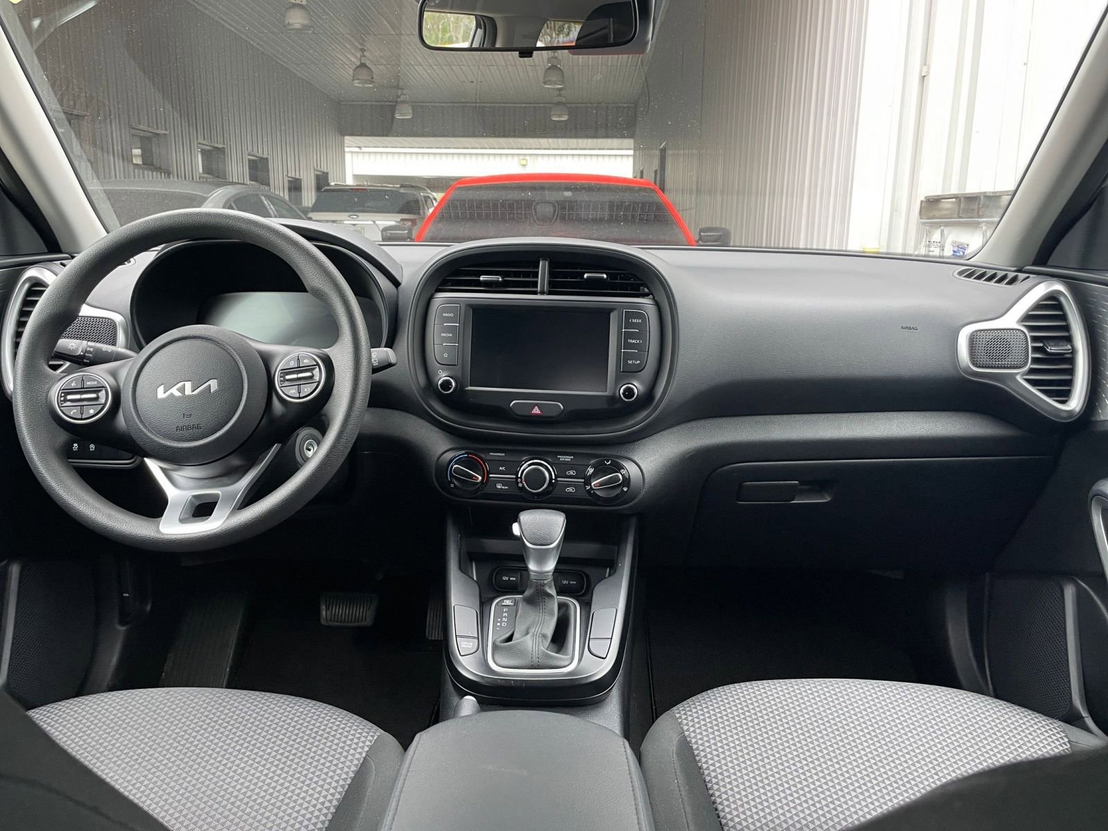 Used 2025 Kia Soul LX w/ LX Technology Package FWD image 31