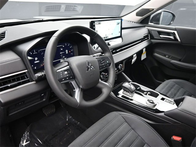 New 2025 Mitsubishi Outlander SE image 4