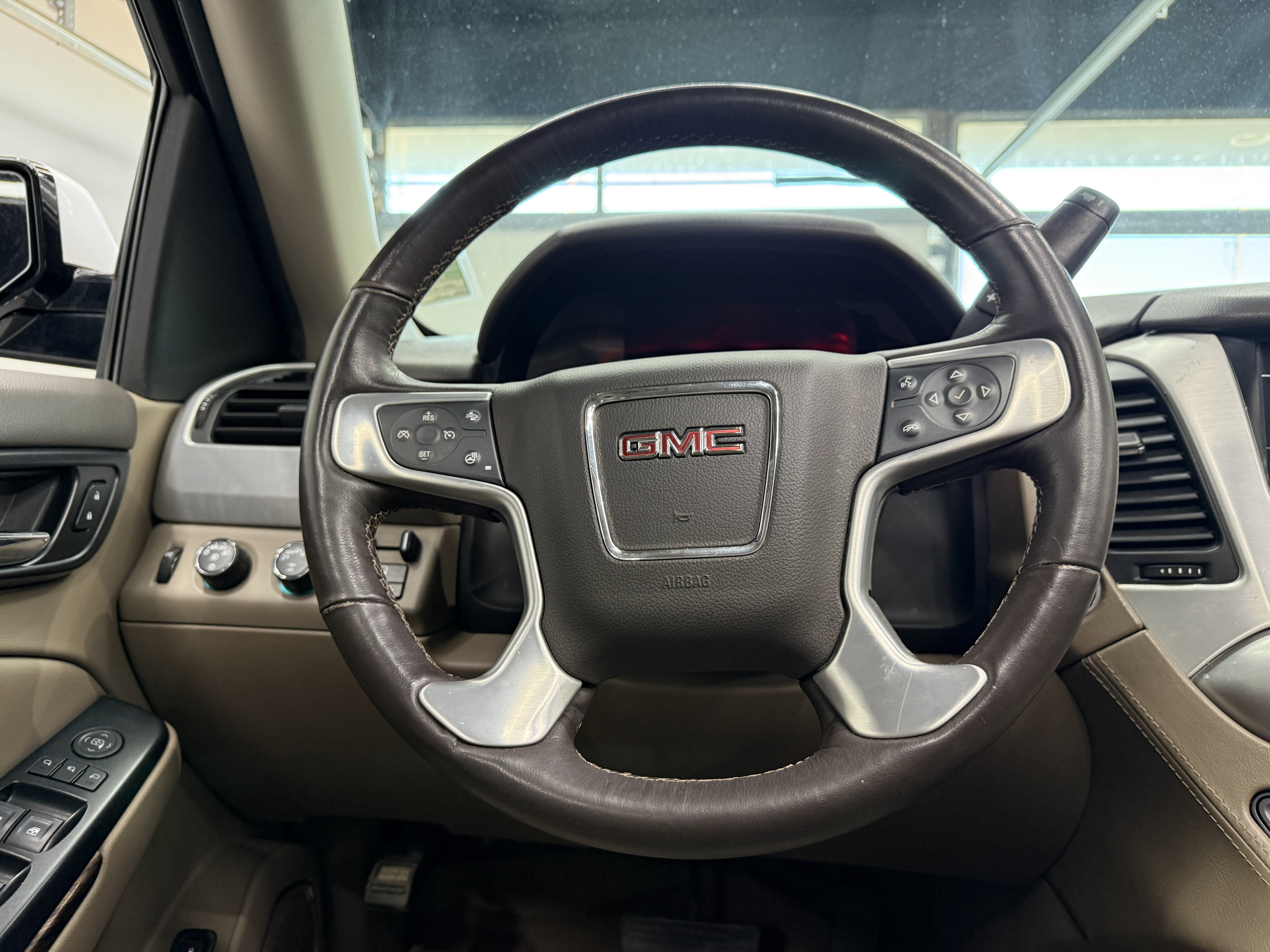 Used 2018 GMC Yukon SLT w/ Premium Edition AWD/4WD image 16