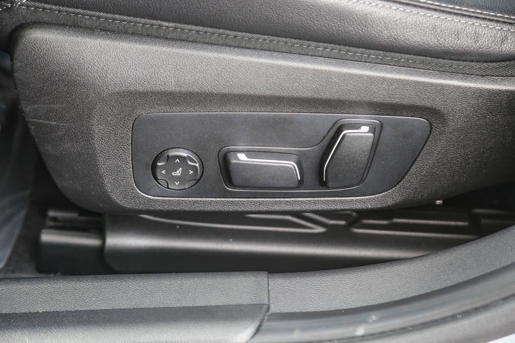 Used 2026 BMW 330i Sedan w/ M Sport Package RWD image 18
