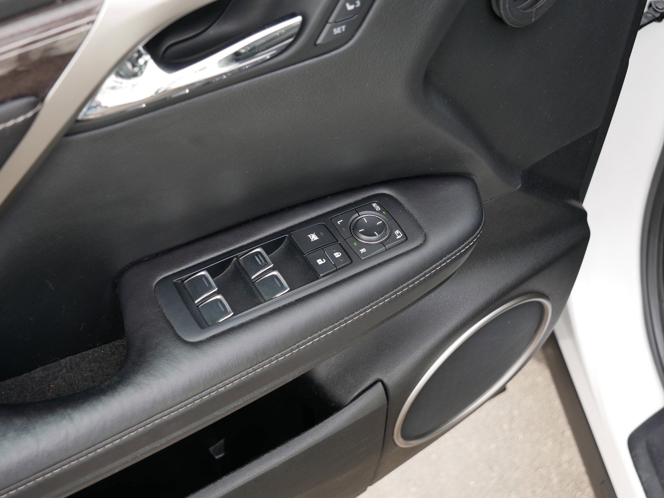 Used 2016 Lexus RX 450h AWD w/ Luxury Package image 19